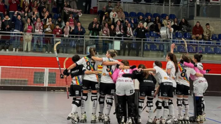 El equipo celebra la victoria en Manlleu. Fuente IG Club Esneca Patín Fraga
