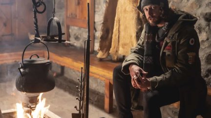 El músico Idoipe recorre el Pirineo aragonés en 'Tañen Furo. Suenan Fuerte'. / CARTV