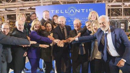 Las autoridades durante la visita a la planta de Stellantis en Figueruelas. / Aragón TV