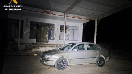 Vehículo hallado por la Guardia Civil en una estación abandonada. / Guardia Civil