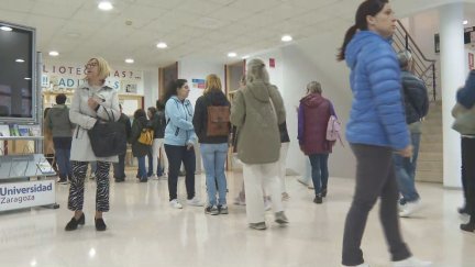 Imagen de archivo de opositores en la Facultad de Ciencias Sociales de Teruel. / Aragón TV
