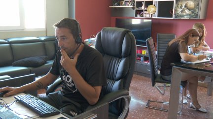 Pareja teletrabajando. / Aragón TV