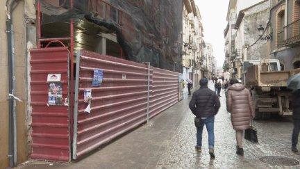 Edificio en el que ha caído el trabajador fallecido en Jaca. / Aragón TV