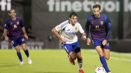 Iván Azón en el encuentro en Elda, una de las victorias a domicilio del Zaragoza esta temporada. Foto: La Liga