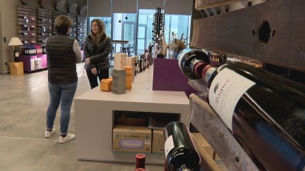 Virginia Gálvez dirige la cooperativa San Juan Bautista de Fuendejalón. / Aragón Tv