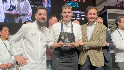 El cocinero oscense Aarón Melero gana el primer concurso de migas dulces de Madrid Fusión. / DPH