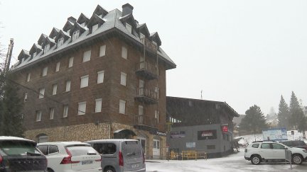 La nieve ha llegado a las estaciones de esquí del Pirineo, como Candanchú / Aragón TV