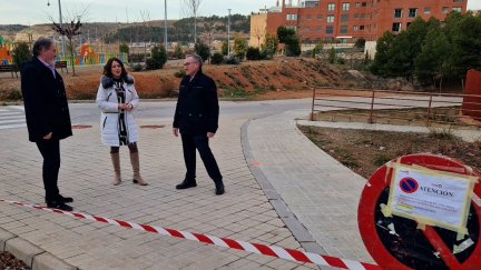 La alcaldesa de Teruel, Emma Buj, visita, junto al presidente de la DPT, Joaquín Juste, las obras de la Cuesta de los Gitanos./ Ayuntamiento de Teruel
