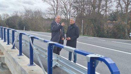 José Carlos Campo, Subdelegado del Gobierno en Huesca, en el nuevo puente. / Delegación del Gobierno