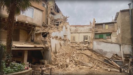 Estado en el que se encuentra la parte interior del Palacio de Sabiñán. / Aragón TV