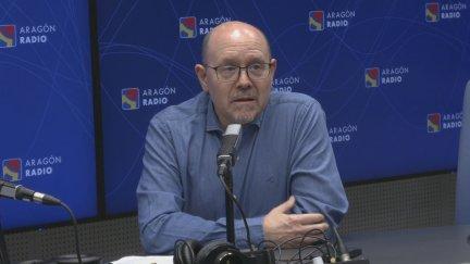 Manuel Pina en los estudios de Aragón Radio. / CARTV
