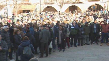 Concentración de vecinos y comerciantes este viernes en Caspe. / Aragón TV