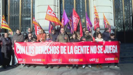 Concentración de UGT y CC.OO. este domingo en Zaragoza. / Aragón TV