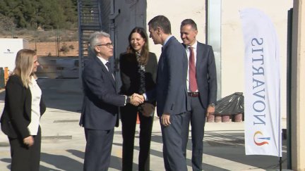 El presidente Sánchez a su llegada a Novartis./ Aragón TV