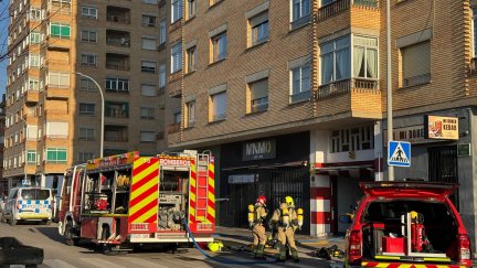 Los bomberos han apagado un coche en llamas en un garaje de un edificio de Huesca. / Ayuntamiento de Huesca