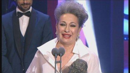 Luisa Gavasa recogiendo el Goya por su papel en 'La Novia'. / Aragón TV