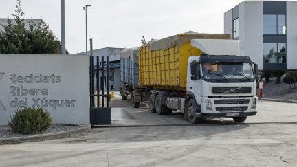 La planta de tratamiento de residuos ubicada en el municipio valenciano de Guadassuar donde ha sido hallado el cuerpo del bebé. / EFE