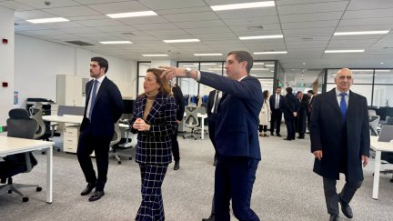 La alcaldesa de Zaragoza, Natalia Chueca, en su visita a la sede de Fersa en Jiaxing. / Ayuntamiento de Zaragoza