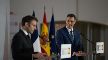 Imagen de archivo de 2023 de Pedro Sánchez junto a Emmanuel Macron. / Europa Press