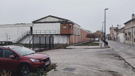 Una explanada junto al cuartel de pontoneros. / E.S