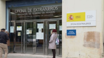 Oficina de Extranjería en Zaragoza. / Aragón TV