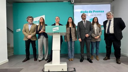 El secretario general de Junts, Jordi Turull, en una rueda de prensa junta a la Ejecutiva del partido. / Europa Press