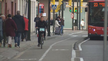 Las obras en el paseo María Agustín obligan desde este marte  a modificar el trayecto de siete líneas de bus. / Aragón TV
