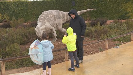 Los más pequeños son los que más disfrutan en Dinopolis. / Aragón TV