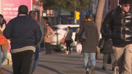 La mayoría de los españoles cree que chatear a través de redes sociales es una forma de infidelidad. / Aragón Tv
