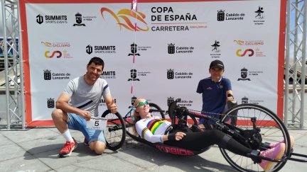 Eduardo Santas junto a otros participantes en la Copa de España