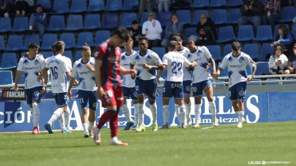 Los jugadores del Tenerife celebran el 1-0.