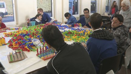 Atadi fue una de las primeras entidades de economía social de la provincia y actualmente emplea a 300 personas. / Aragón TV