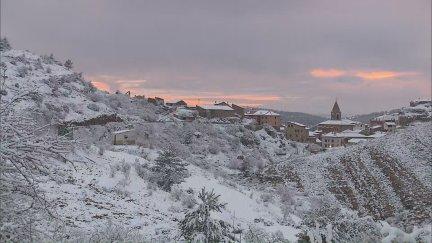 La nieve ha llegado en las últimas horas a distintos puntos de Aragón, como Gúdar (Teruel). / Aragón TV