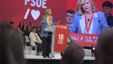 La secretaria general del PSOE de Aragón, ministra de Educación, Formación Profesional y Deportes y portavoz del Gobierno, Pilar Alegría, en el Congreso regional. / Europa Press