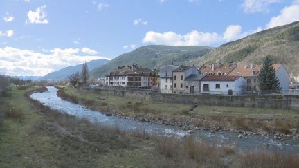 Biescas, en Huesca, activa un plan ante el riesgo de inundaciones./ Aragón TV