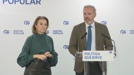 Cuca Gamarra y Jorge Azcón, durante su rueda de prensa en la sede del PP de Aragón, en Zaragoza. / Aragón TV