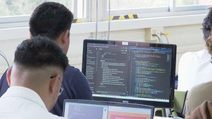 Alumnos del grado de DAW en Zaragoza. / Aragón TV