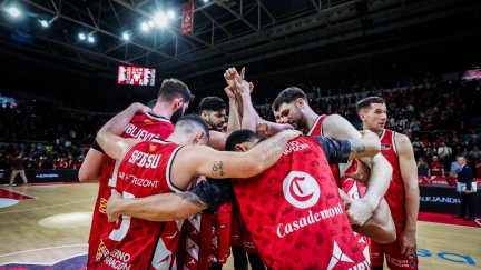 Los jugadores del Casademont Zaragoza celebran la victoria ante Unicaja.