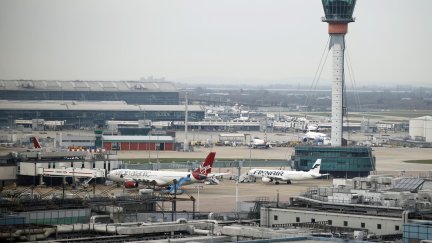 Pistas del aeropuerto de Heathrow, en Londres. / EFE