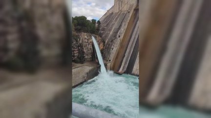 Desembalse de agua en El Grado, Huesca. / Aragón TV