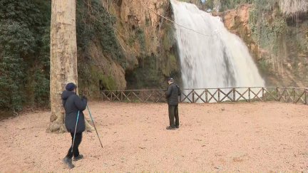 Primeros turistas en visitar el Monasterio de Piedra. / Aragón TV