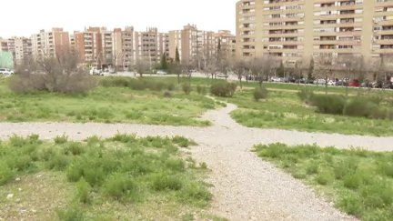 Terreno donde se construirán las futuras piscinas de La Almozara. / Aragón TV