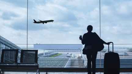 Una terminal de aeropuerto. / Canva