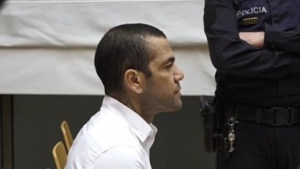 Dani Alves, durante el juicio. / Aragón TV