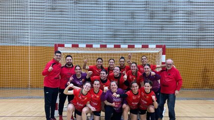 La plantilla del Schär Colores celebra su primer puesto del grupo B de la División de Honor Plata.