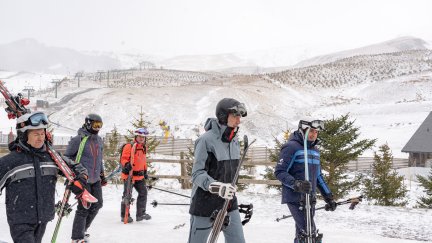 Felipe VI a su llegada a la base de la estación de Formigal./ Aramón