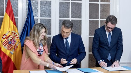 Firma del protocolo por la mediación intrajudicial en conflictos laborales. / Gobierno de Aragón. Fabián Simón