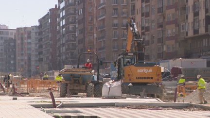 Obras de la avenida de Navarra de Zaragoza este martes. / Aragón TV