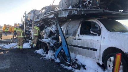 Estado en el que ha quedado el camión incendiado. / Aragón Noticias