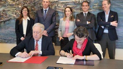 Firma del protocolo entre el Gobierno de Aragón y el Puerto de Valencia. / Gobierno de Aragón
